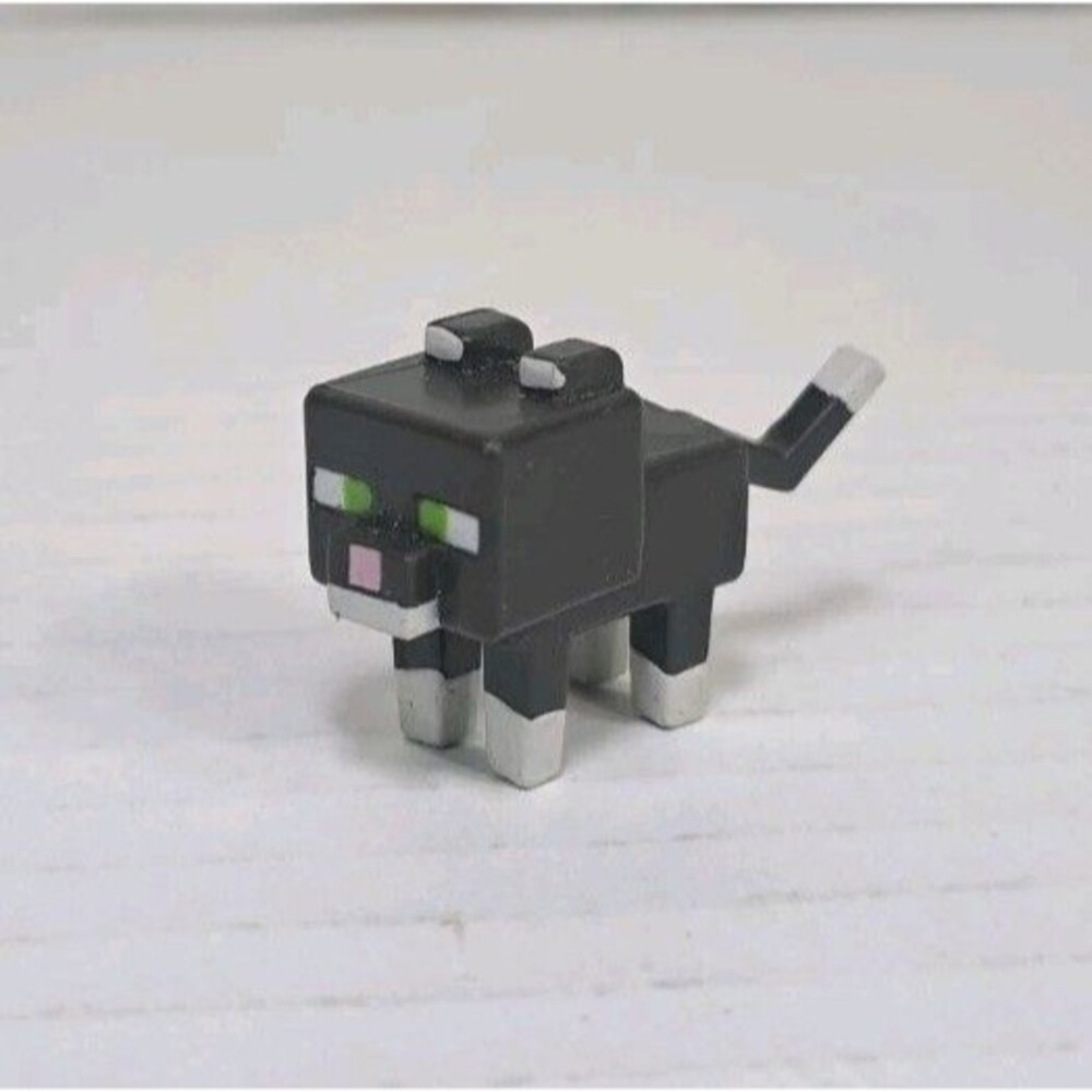 Minecraft Mini-Figures Grass Chest Series 1 Black Tuxedo Cat 1" Mojang Toy